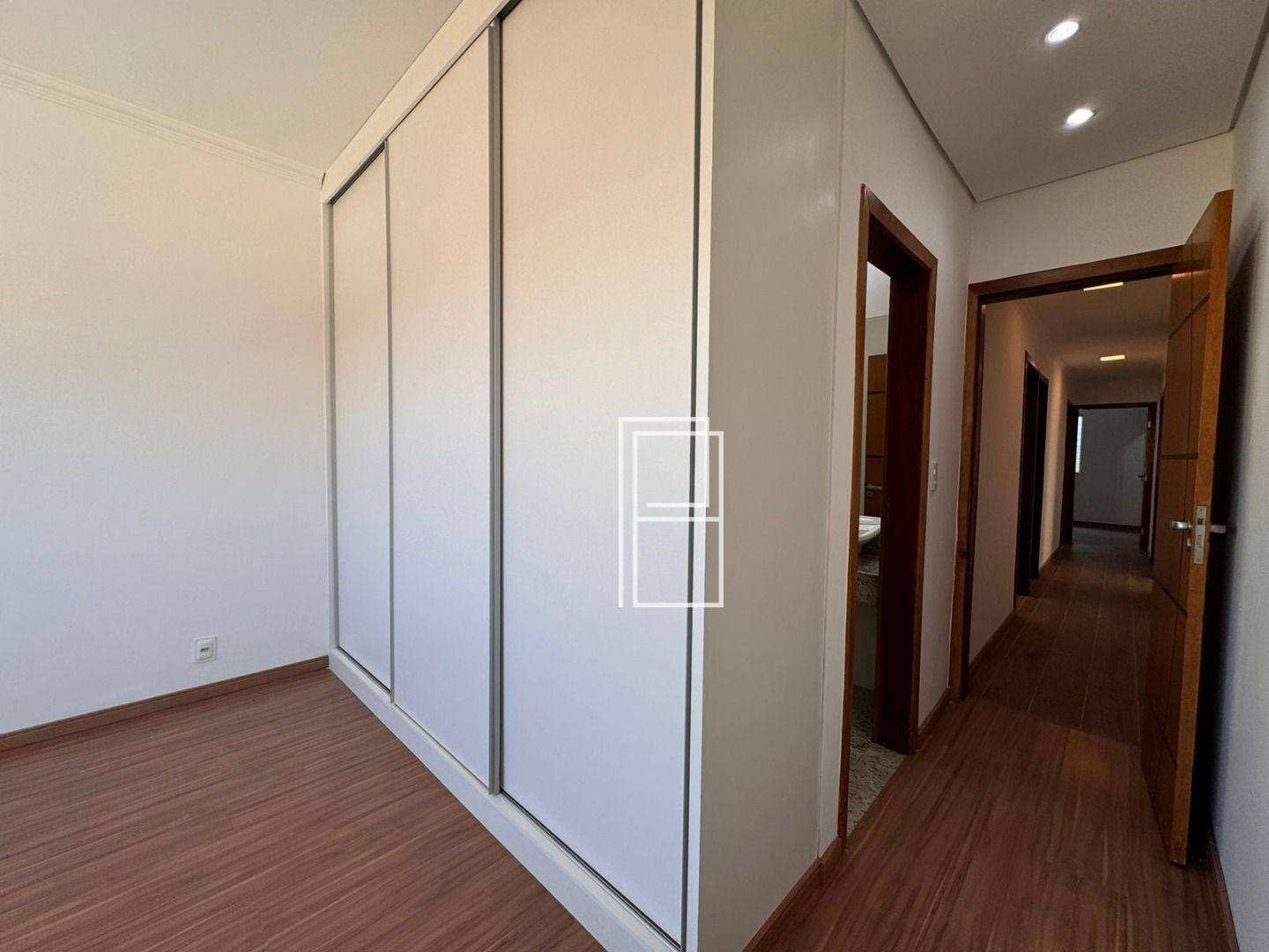 Casa à venda com 4 quartos, 230m² - Foto 16