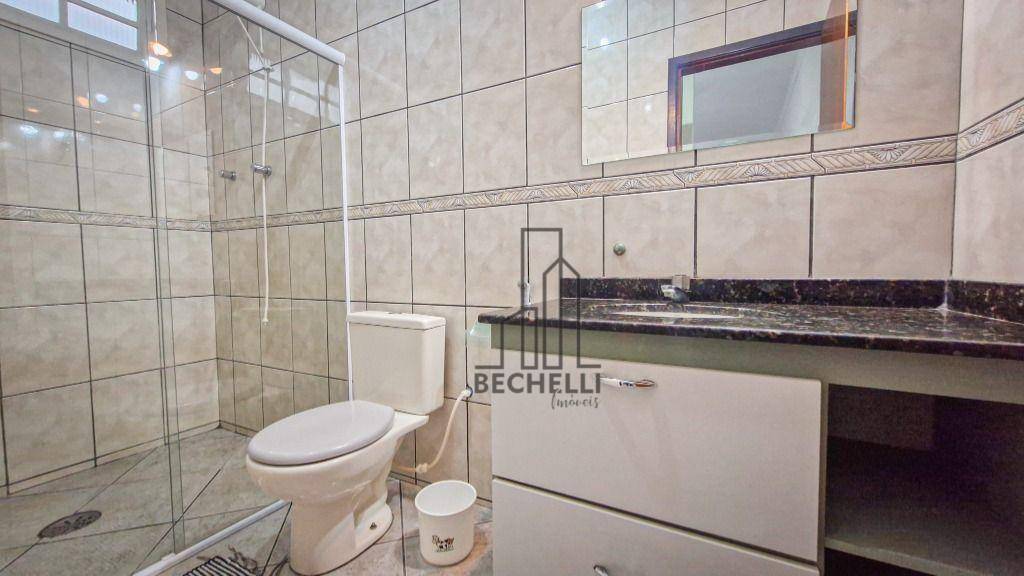 Casa para alugar com 4 quartos, 226m² - Foto 10