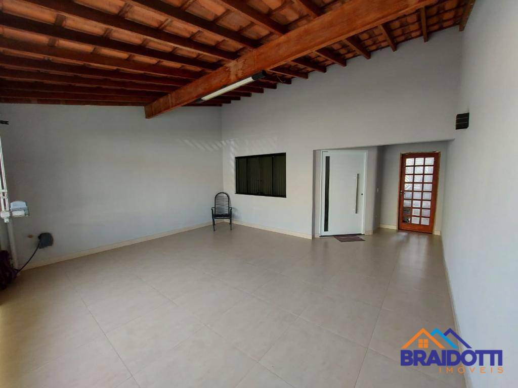 Casa à venda com 3 quartos, 204m² - Foto 2