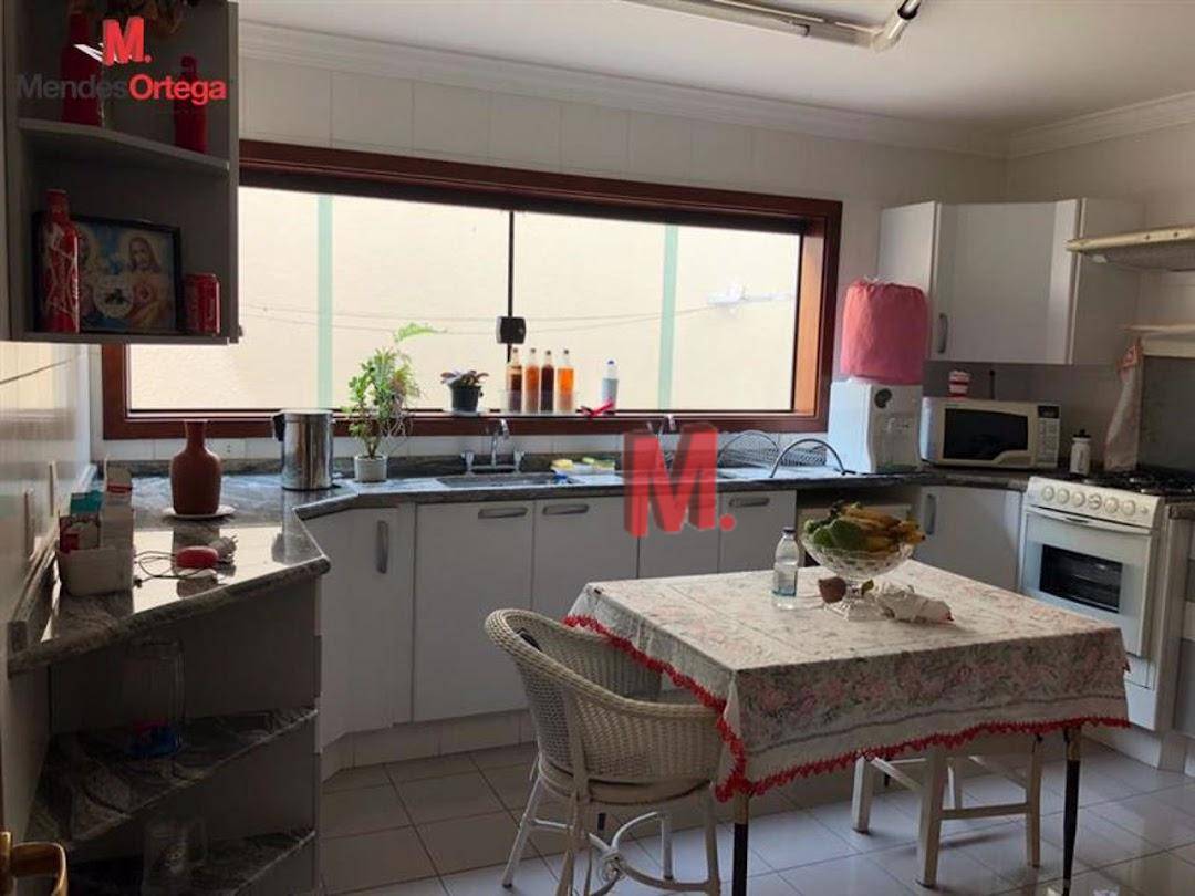 Casa à venda com 3 quartos, 316m² - Foto 25