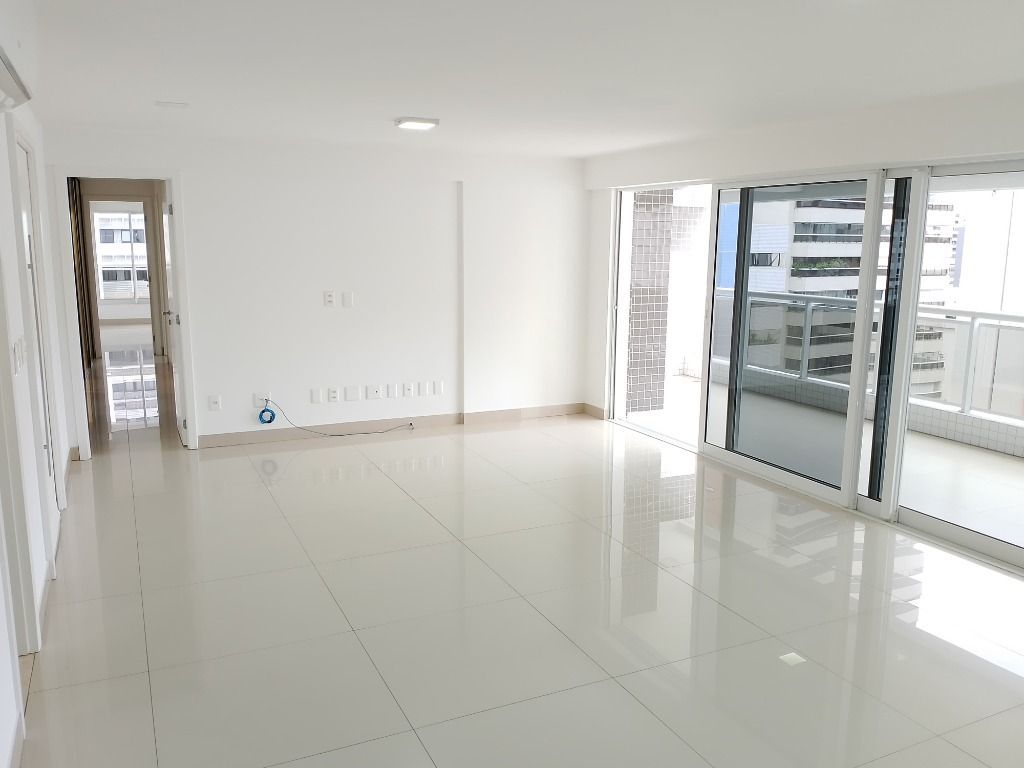 Apartamento à venda com 4 quartos, 225m² - Foto 3