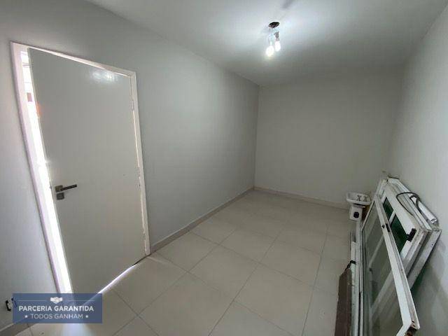 Casa à venda com 3 quartos, 220m² - Foto 11