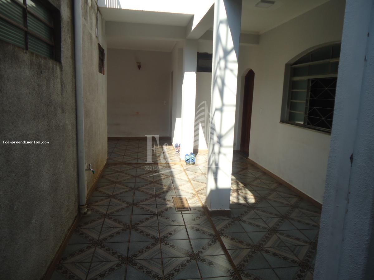 Casa à venda com 3 quartos, 363m² - Foto 18