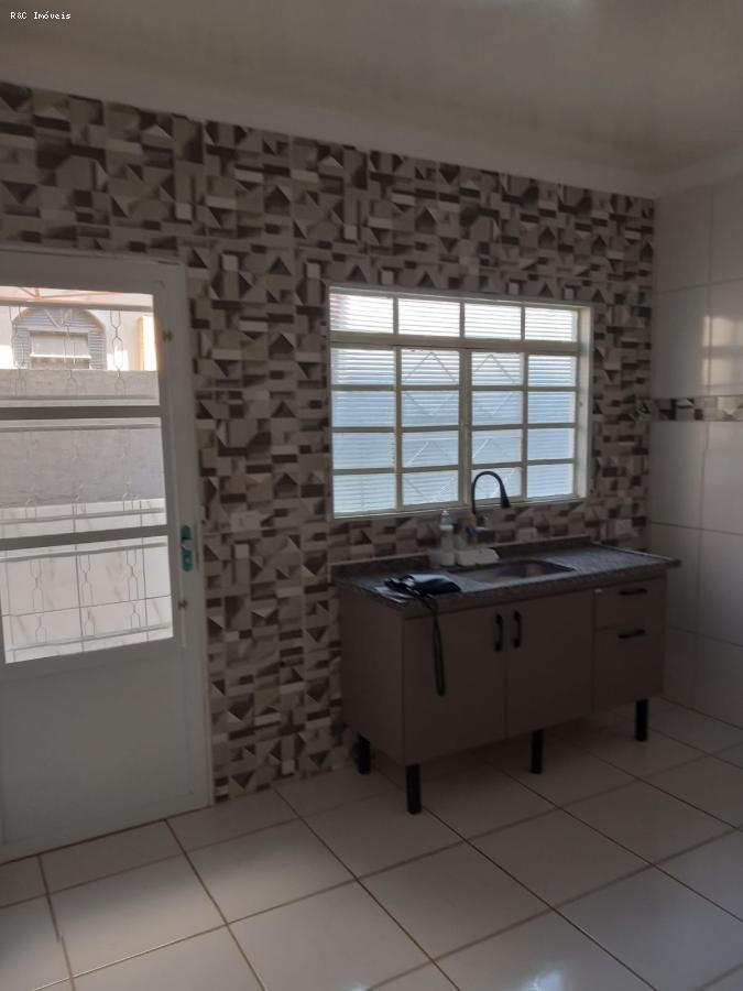 Casa para alugar com 2 quartos, 250m² - Foto 17