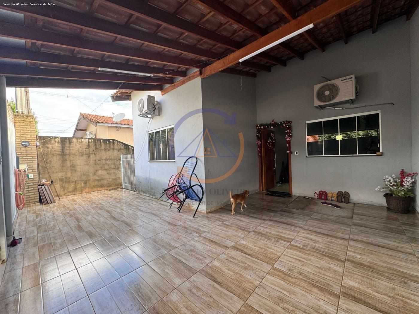 Casa à venda com 3 quartos, 178m² - Foto 2