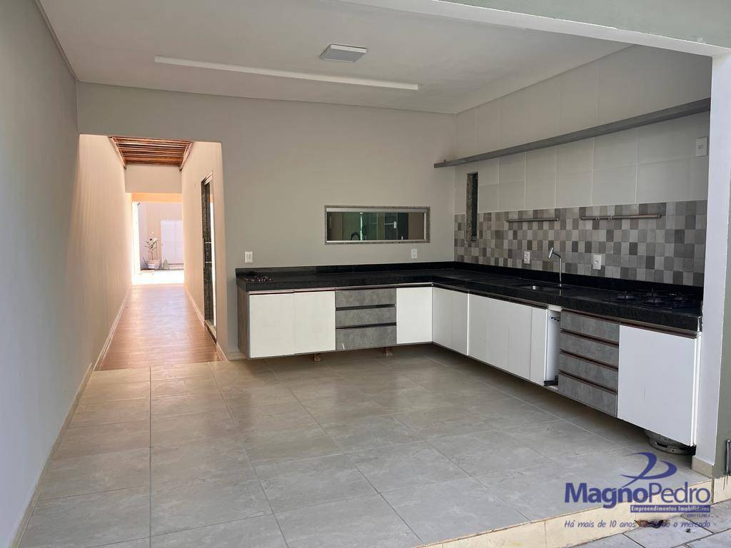 Casa à venda com 3 quartos, 180m² - Foto 2