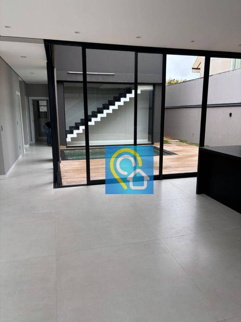 Casa de Condomínio à venda com 4 quartos, 320m² - Foto 3