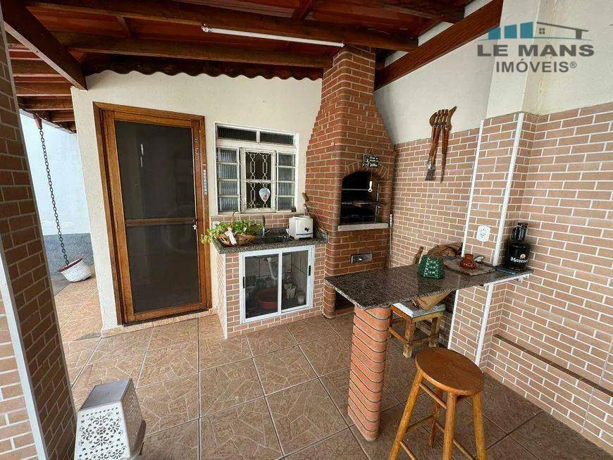 Casa à venda com 5 quartos, 238m² - Foto 2