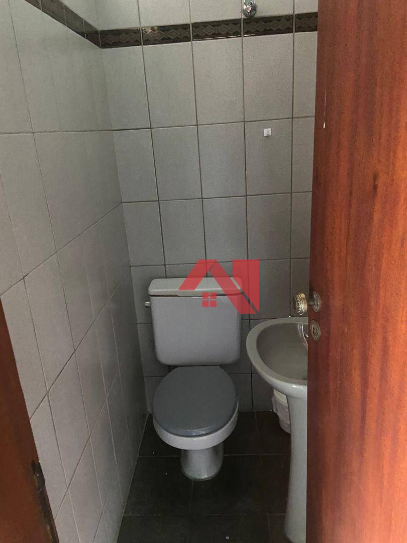 Casa para alugar com 3 quartos, 236m² - Foto 3