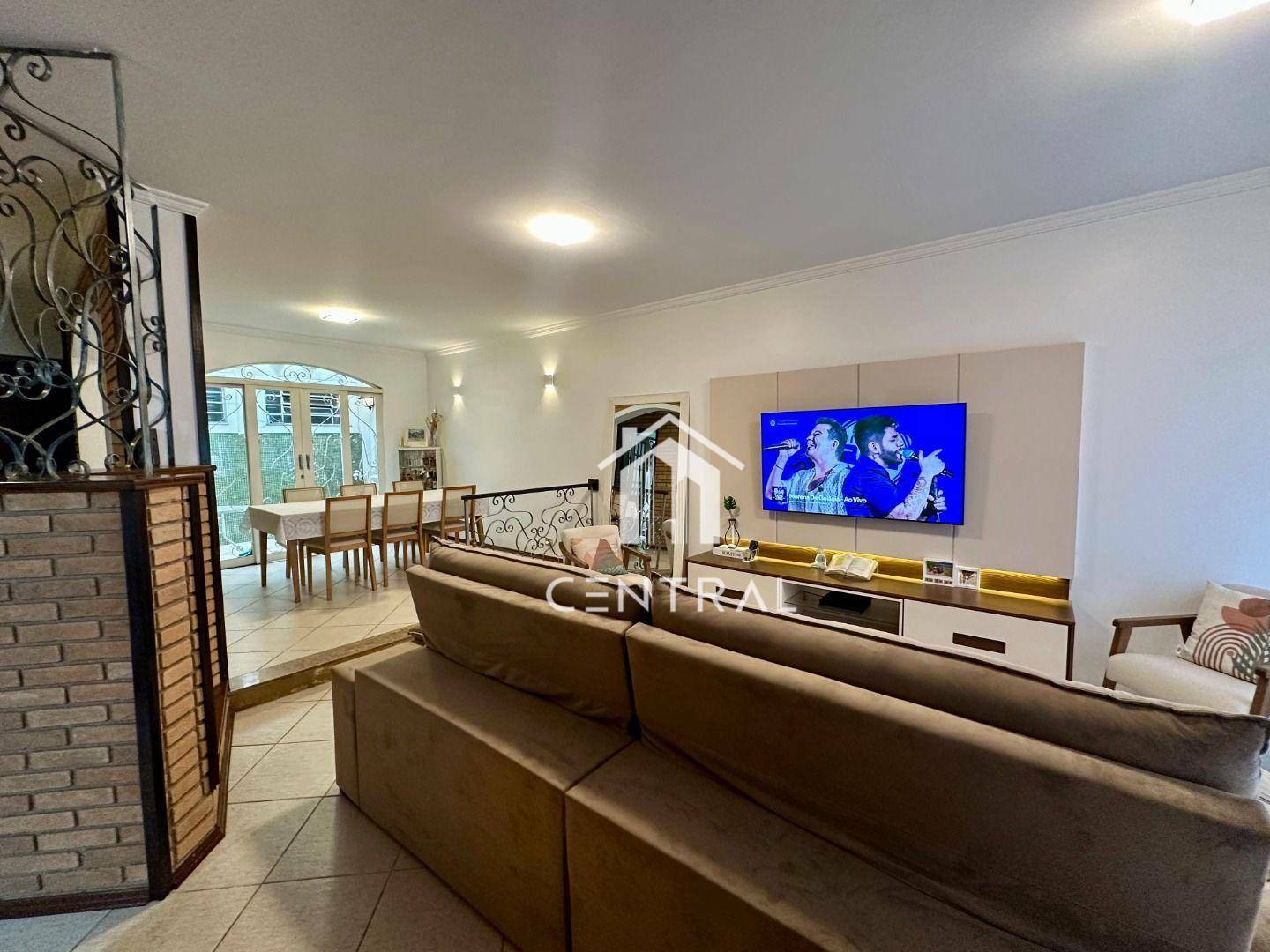 Casa à venda com 3 quartos, 219m² - Foto 4