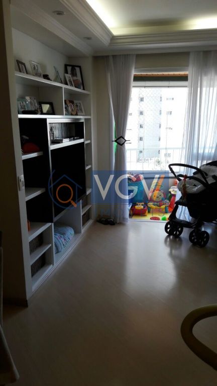 Apartamento à venda com 3 quartos, 70m² - Foto 2