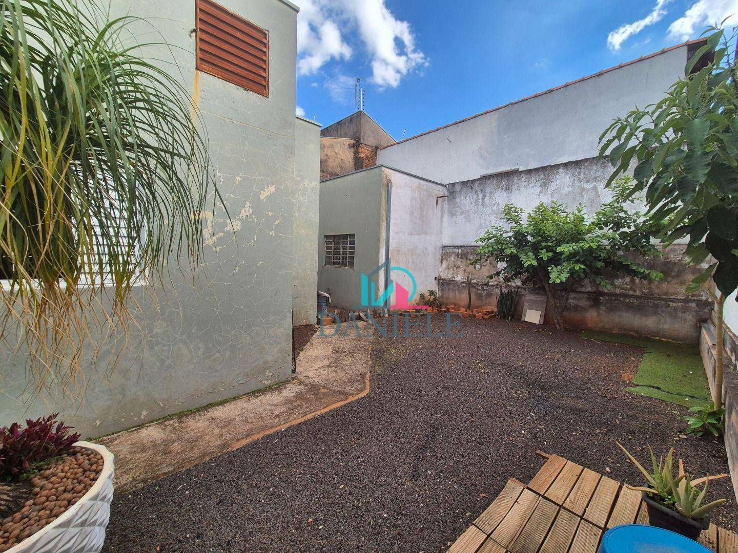 Casa à venda com 3 quartos, 240m² - Foto 15