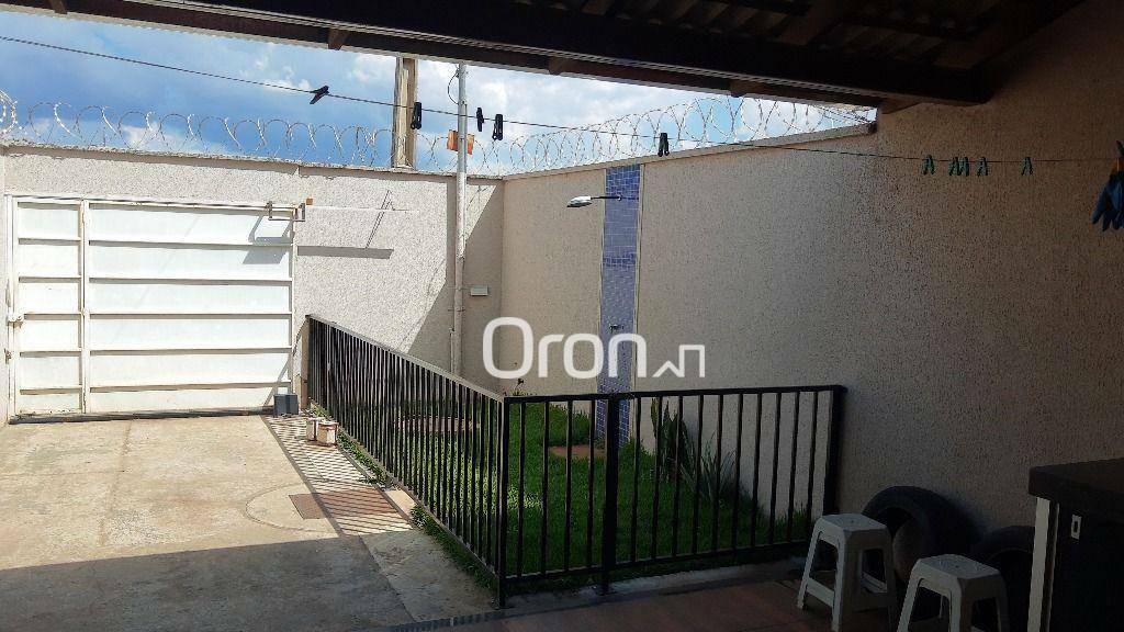 Casa à venda com 2 quartos, 80m² - Foto 2