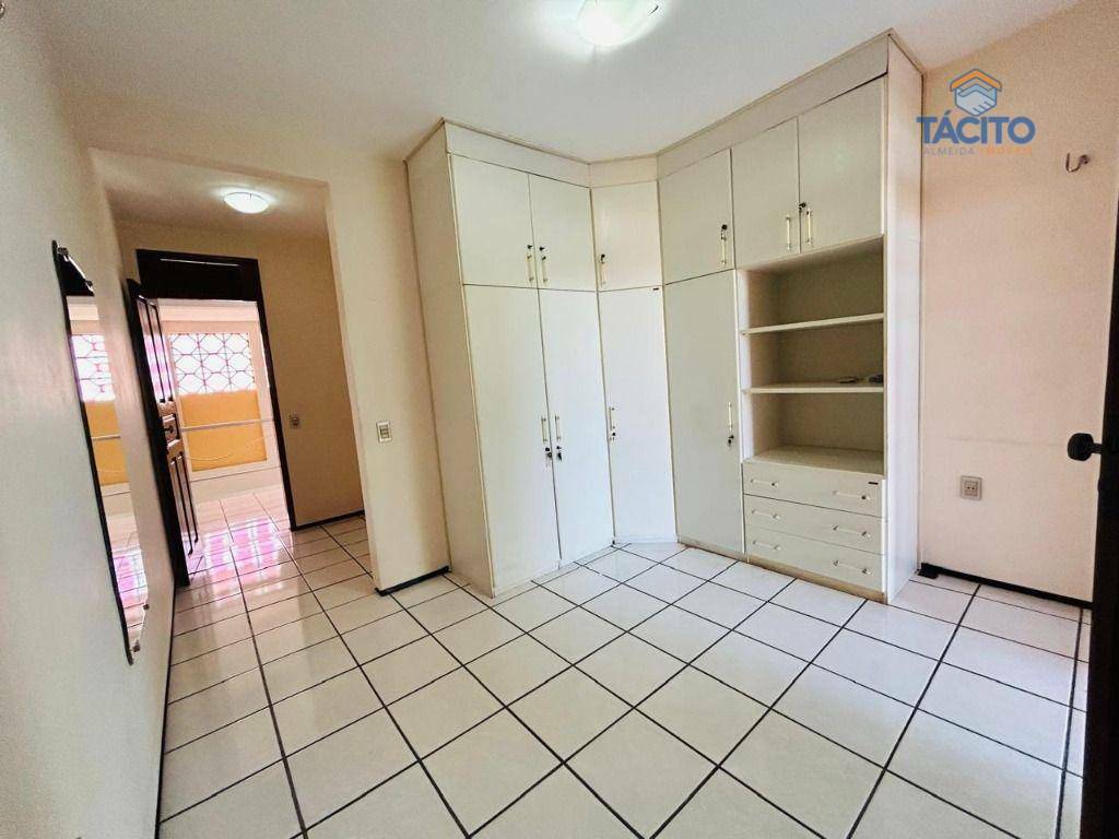 Casa à venda com 5 quartos, 284m² - Foto 10