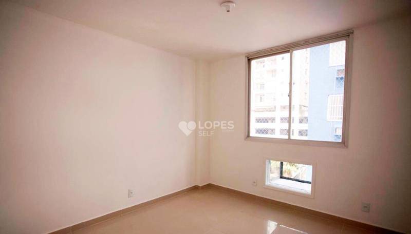 Apartamento à venda com 2 quartos, 67m² - Foto 3