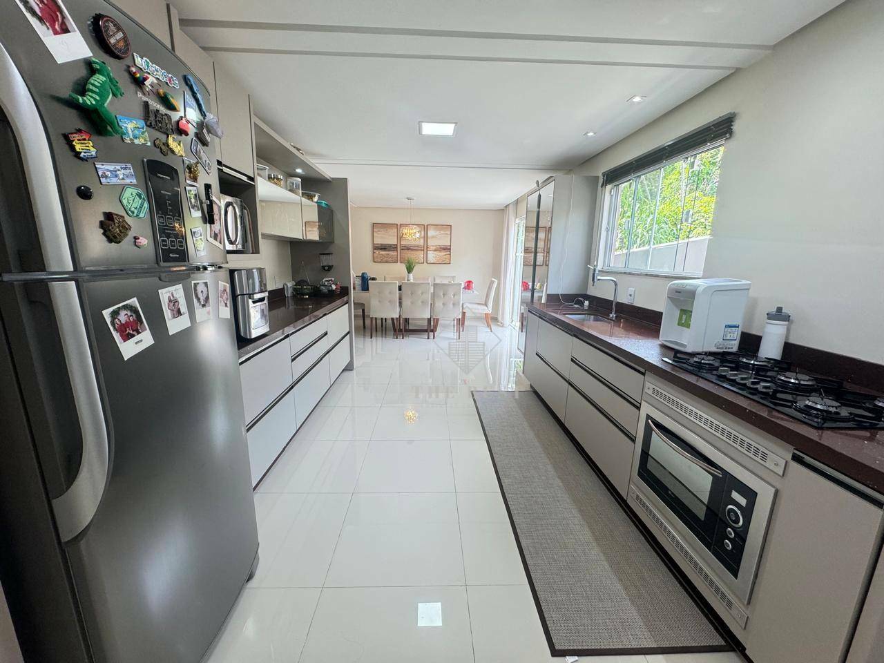 Casa à venda com 4 quartos, 250m² - Foto 6