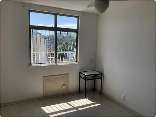 Apartamento à venda com 2 quartos, 75m² - Foto 3