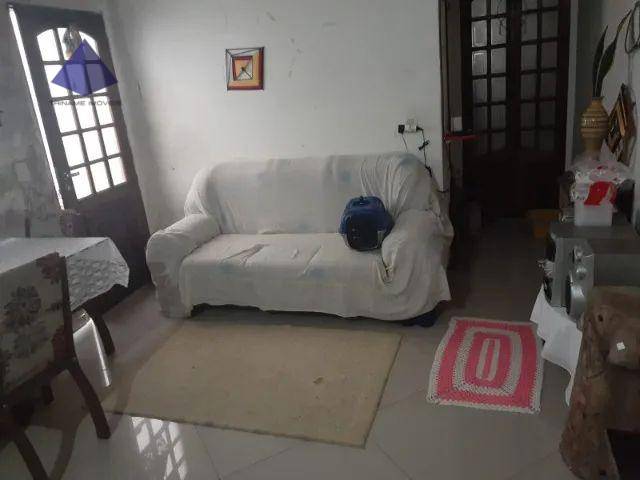 Casa à venda com 1 quarto, 200m² - Foto 2