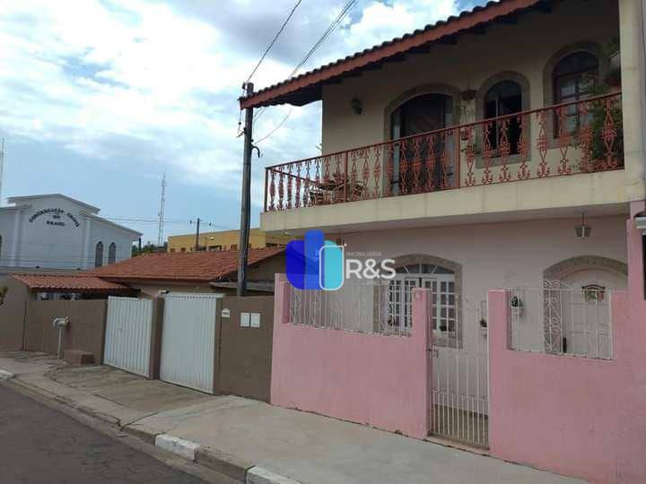 Casa à venda com 2 quartos, 231m² - Foto 1