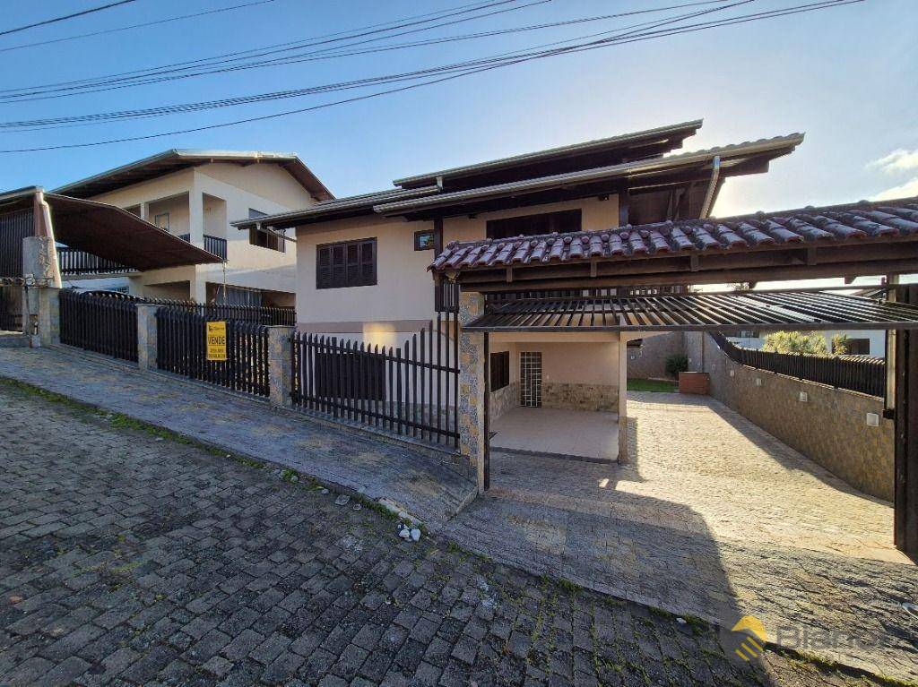 Casa, 4 quartos, 176 m² - Foto 1