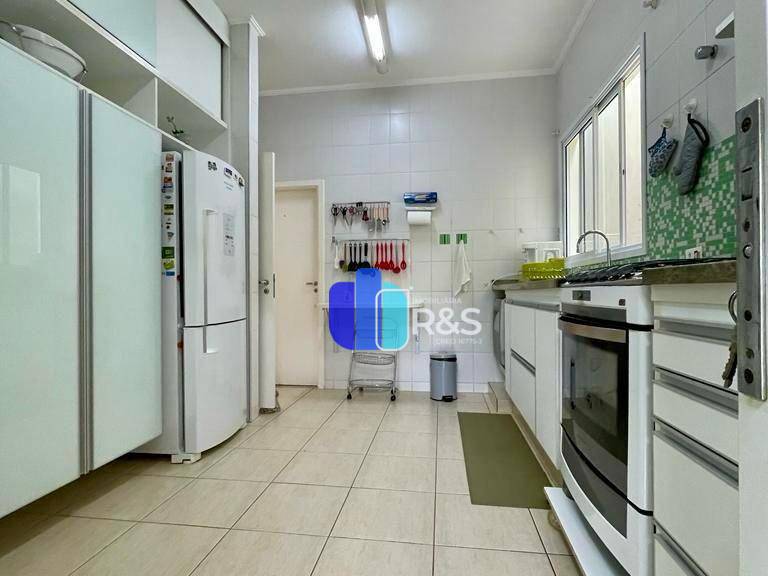 Casa à venda com 4 quartos, 368m² - Foto 12