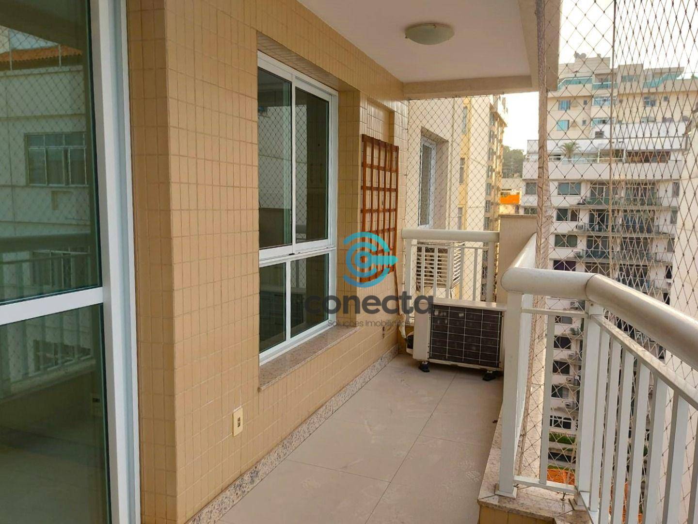 Apartamento à venda com 3 quartos, 157m² - Foto 2