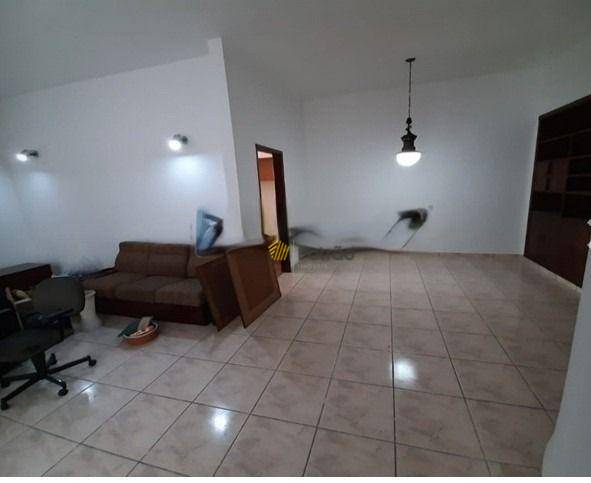 Casa à venda com 3 quartos, 280m² - Foto 4