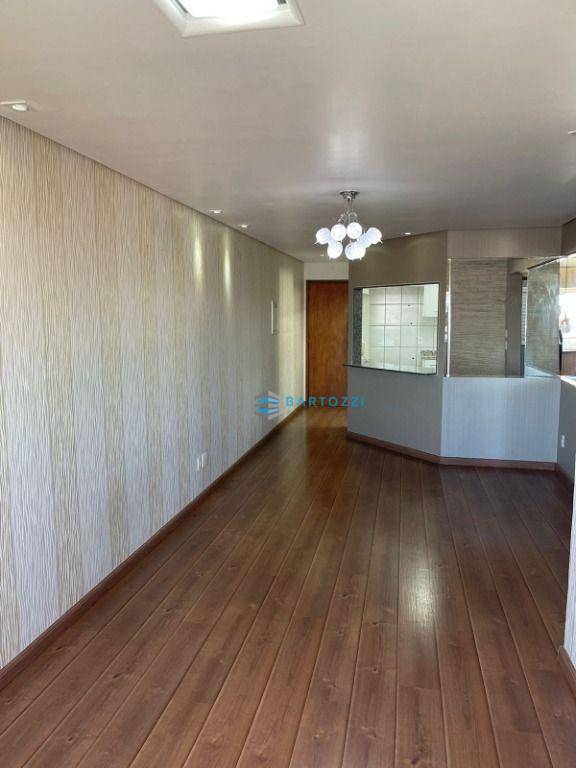 Apartamento à venda com 2 quartos, 70m² - Foto 2