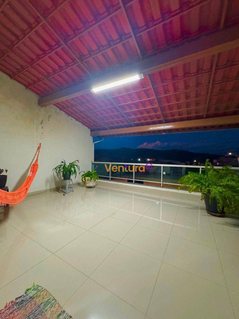 Casa à venda com 2 quartos, 150m² - Foto 2