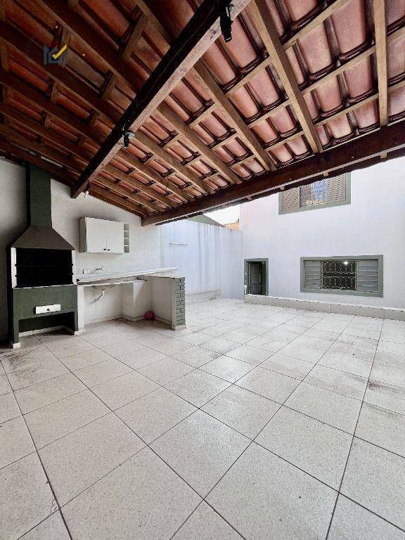 Casa à venda com 3 quartos, 220m² - Foto 11