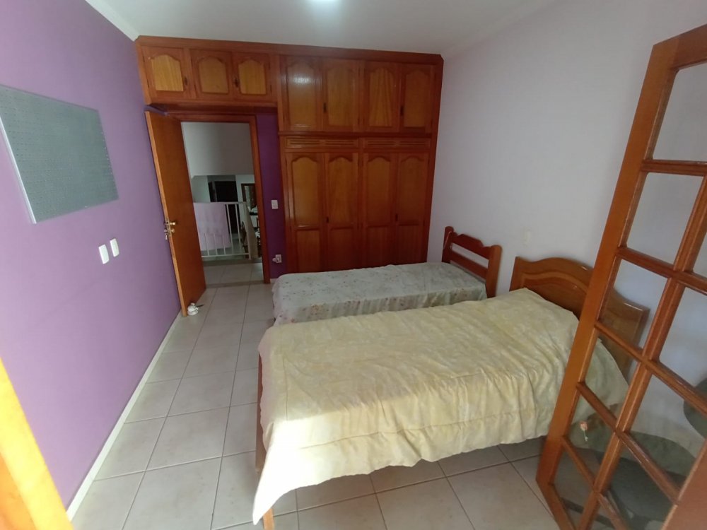 Casa para alugar com 4 quartos, 300m² - Foto 11