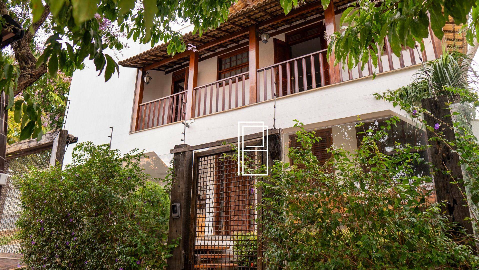 Casa à venda com 4 quartos, 300m² - Foto 1