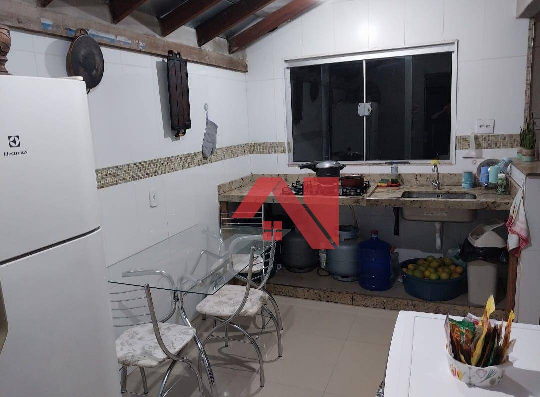 Casa à venda com 3 quartos, 65m² - Foto 2