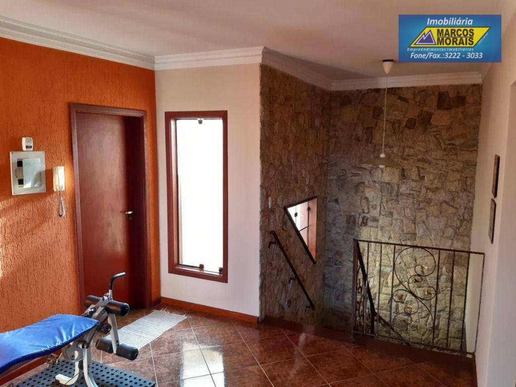 Casa à venda com 4 quartos, 250m² - Foto 20