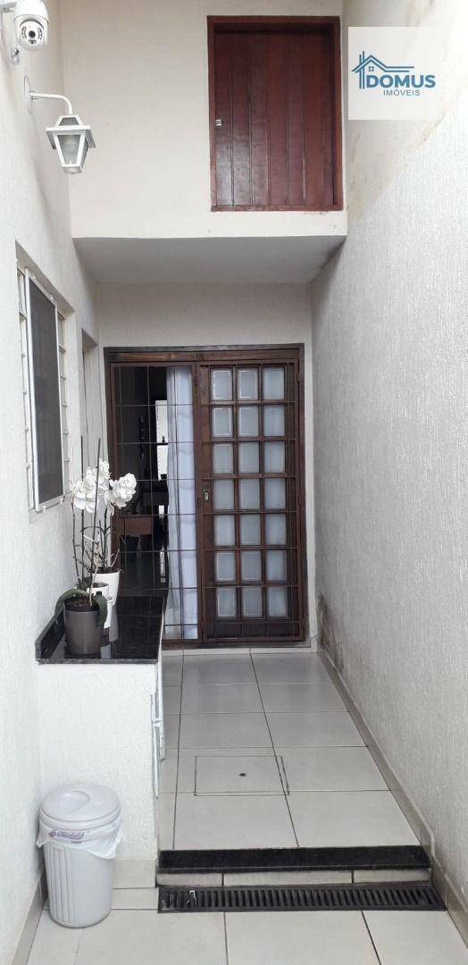 Casa à venda com 4 quartos, 220m² - Foto 11