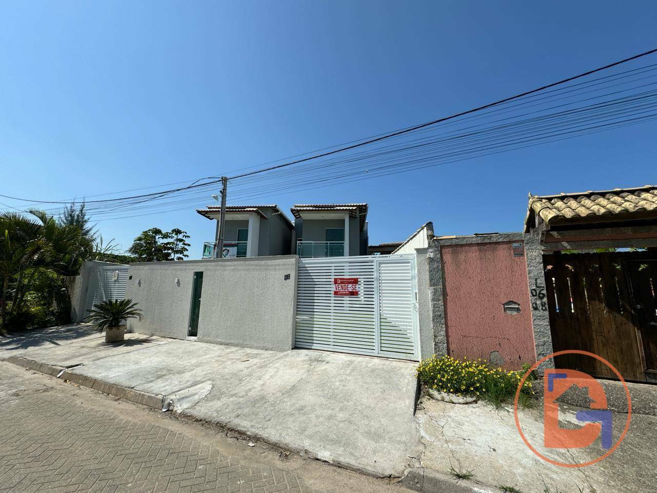 Casa à venda com 3 quartos, 100m² - Foto 1