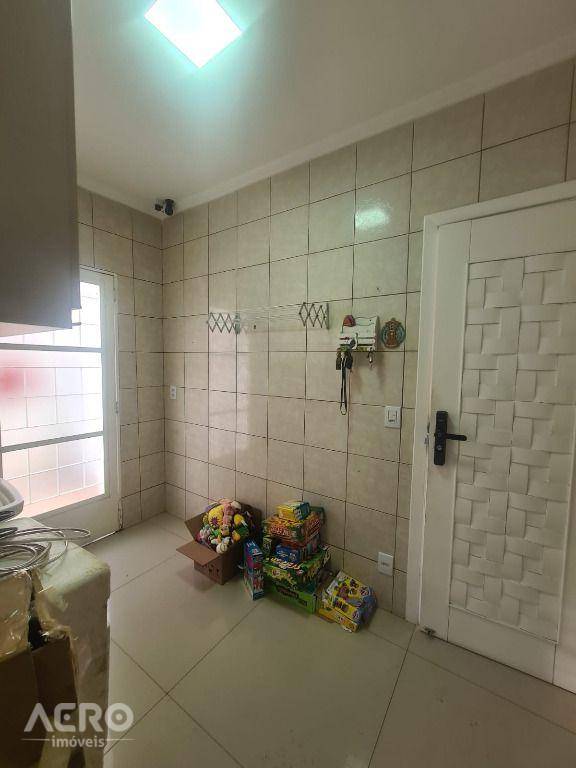 Casa à venda e aluguel com 4 quartos, 450m² - Foto 3