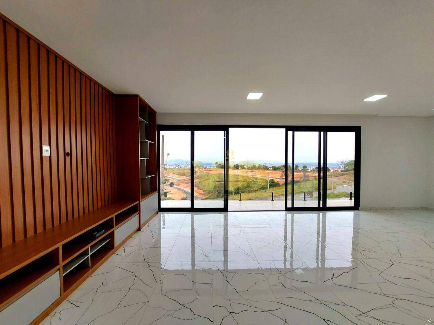 Casa à venda com 3 quartos, 300M2 - Foto 3