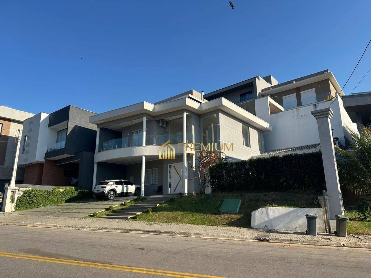 Sobrado, 3 quartos, 270 m² - Foto 1