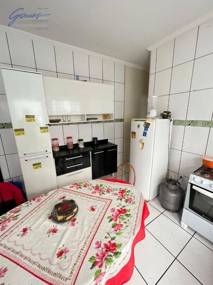 Casa à venda com 2 quartos, 70m² - Foto 6