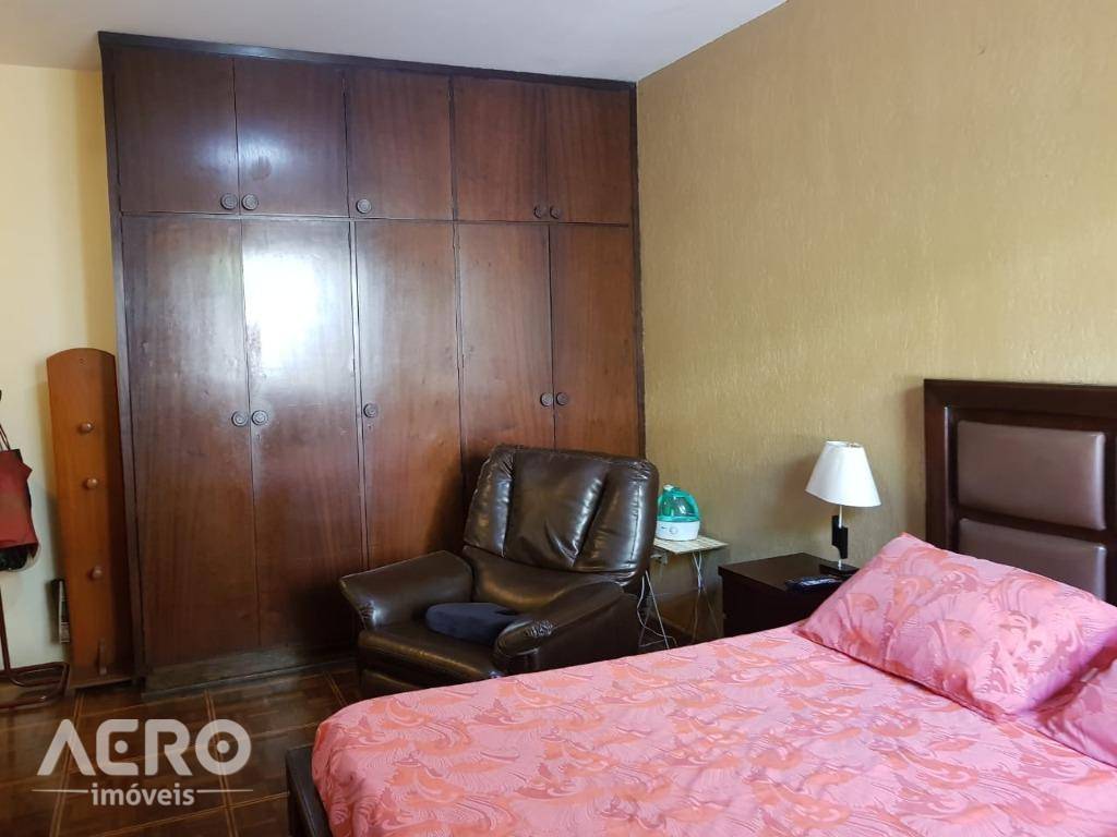 Casa à venda com 3 quartos, 316m² - Foto 16