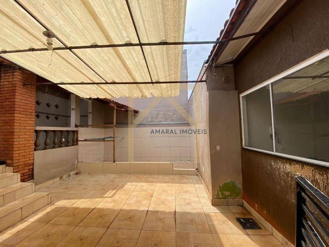 Casa à venda com 4 quartos, 240m² - Foto 9