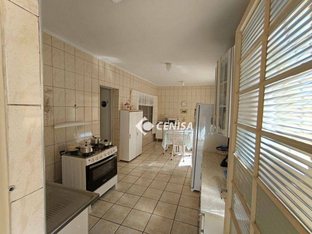 Casa à venda com 4 quartos, 220m² - Foto 6