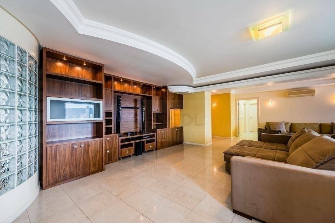 Apartamento à venda com 4 quartos, 226m² - Foto 4