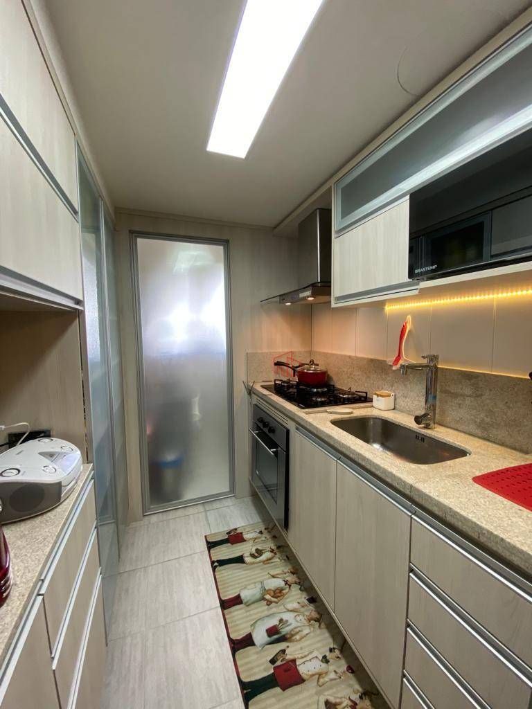 Apartamento à venda com 3 quartos, 145m² - Foto 4