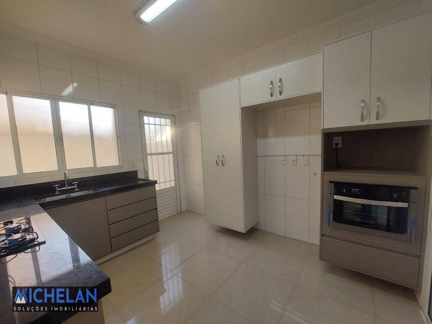 Casa de Condomínio para alugar com 3 quartos, 220m² - Foto 19