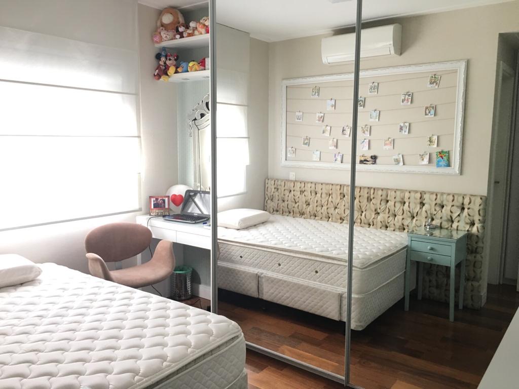 Apartamento à venda com 3 quartos, 213m² - Foto 4