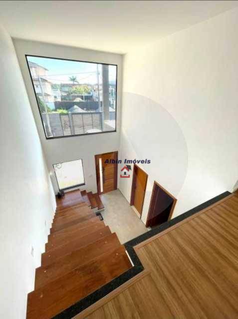 Casa à venda com 4 quartos, 300m² - Foto 13