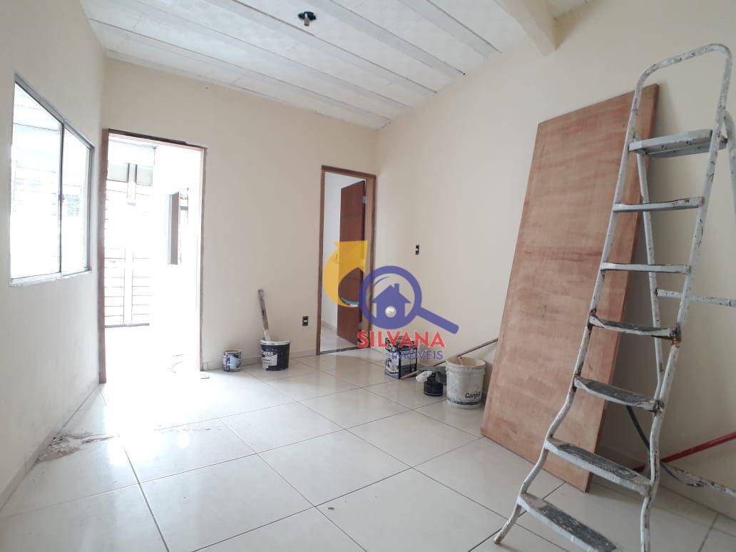 Casa à venda com 2 quartos, 70m² - Foto 2