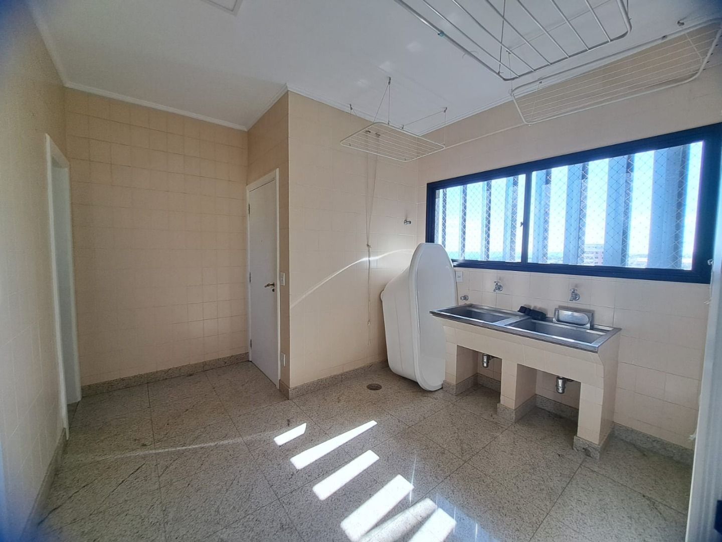 Apartamento para alugar com 4 quartos, 300m² - Foto 6